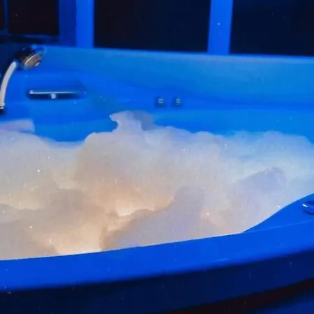 بيت للعطل Anya Jacuzzi